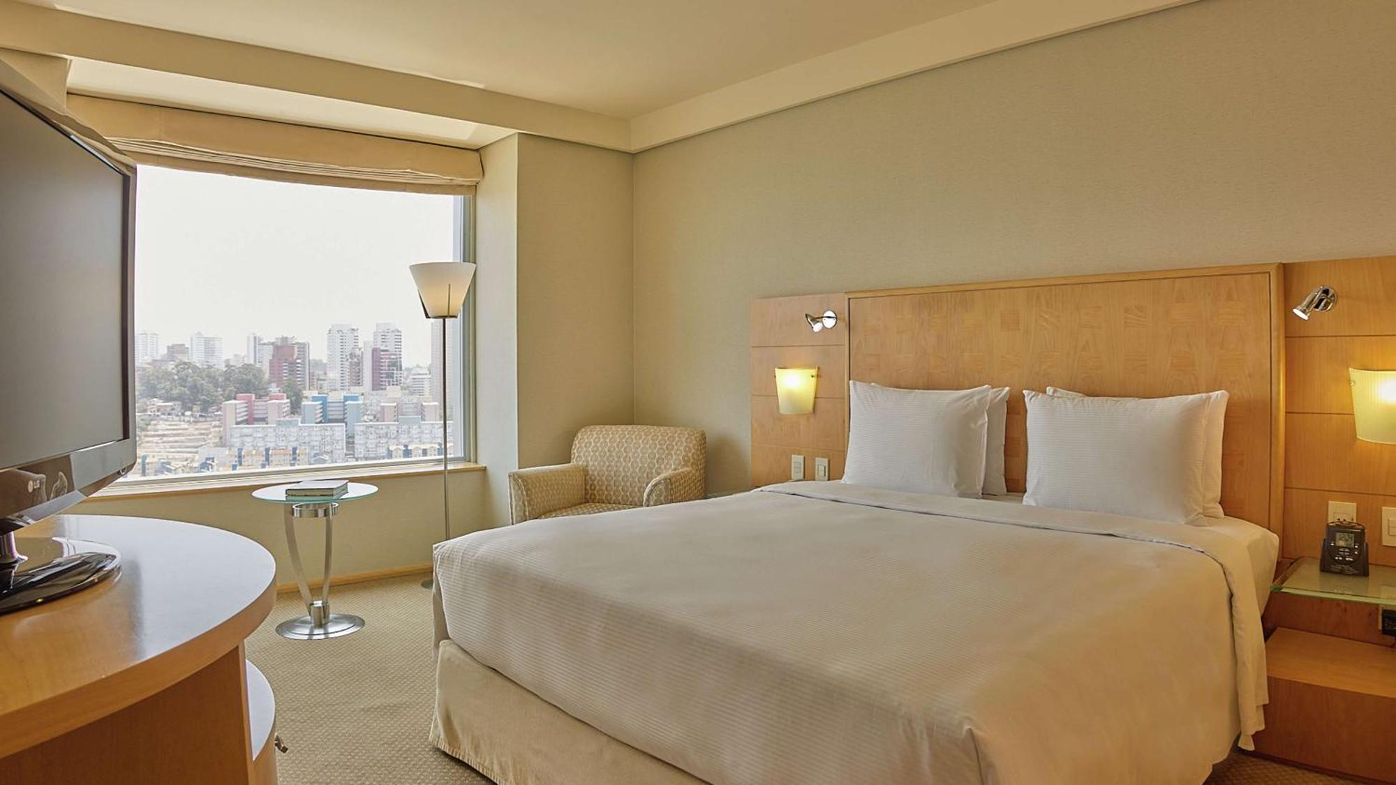 King Bed Executive Room with Breakfast and Happy Hour at the Executive Lounge,1657146838:JPEG